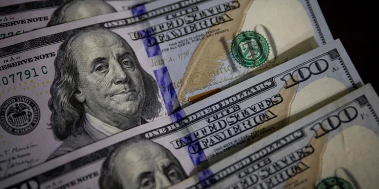 Dólar hoy: la cotización libre sube a $212, mientras la brecha cambiaria continúa debajo del 100%