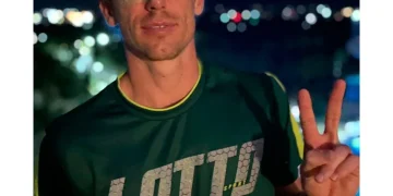 La insólita lesión que forzó el abandono de un tenista en Acapulco: una pelota rebotó en su raqueta y le lastimó el ojo