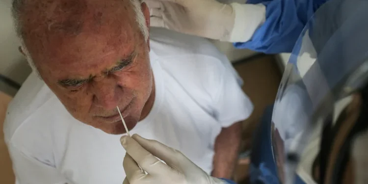 Una de cada 3 personas mayores de 65 años padecen una secuela después del COVID-19