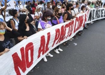 Organizaciones sociales concentran protestas contra al FMI en el centro porteño