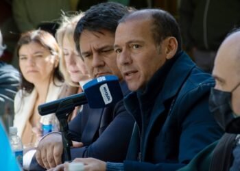 El uso del barbijo deja de ser obligatorio en comercios, cines y teatros de Neuquén