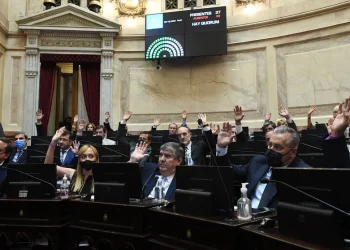 El Gobierno cree tener los votos para aprobar el acuerdo con el FMI en el Senado pero aguarda por los movimientos políticos de Cristina Kirchner