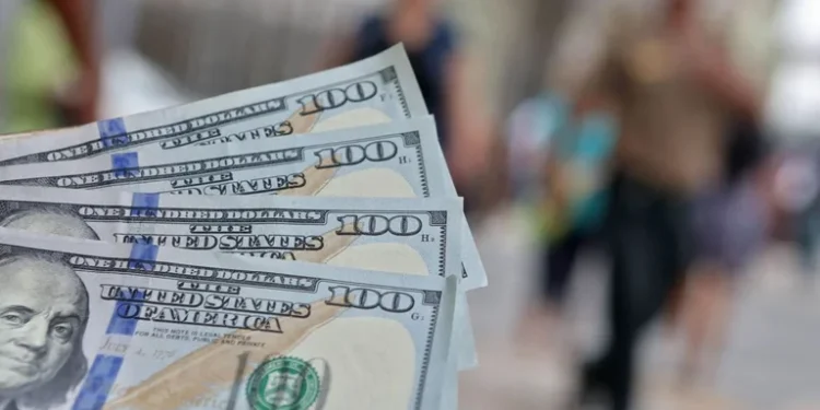 Dólar hoy: la cotización libre cae $207, su precio más bajo en dos meses