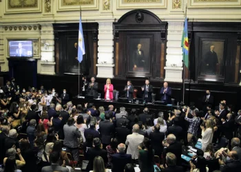 Axel Kicillof abrió las sesiones con críticas a la oposición, su “repudio al Fondo Monetario” y medidas a seis años