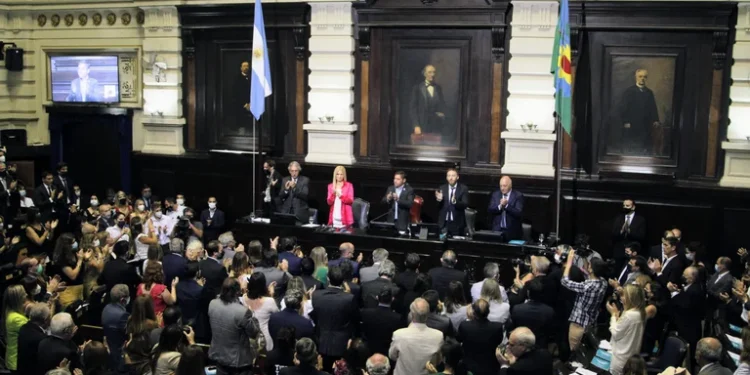 Axel Kicillof abrió las sesiones con críticas a la oposición, su “repudio al Fondo Monetario” y medidas a seis años