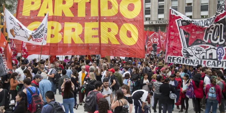La izquierda marcha a Plaza Congreso y la CCC realiza una jornada de lucha contra el FMI