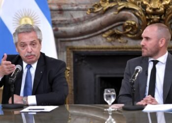 Otorgarán $18.000 a monotributistas y trabajadores informales y $12.000 a jubilados