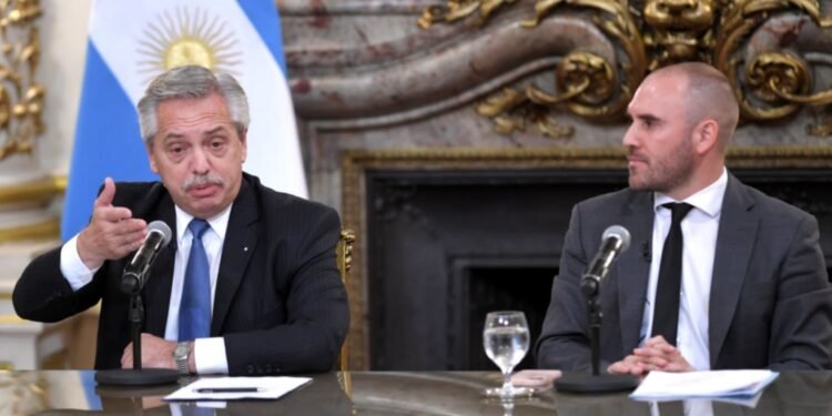 Otorgarán $18.000 a monotributistas y trabajadores informales y $12.000 a jubilados