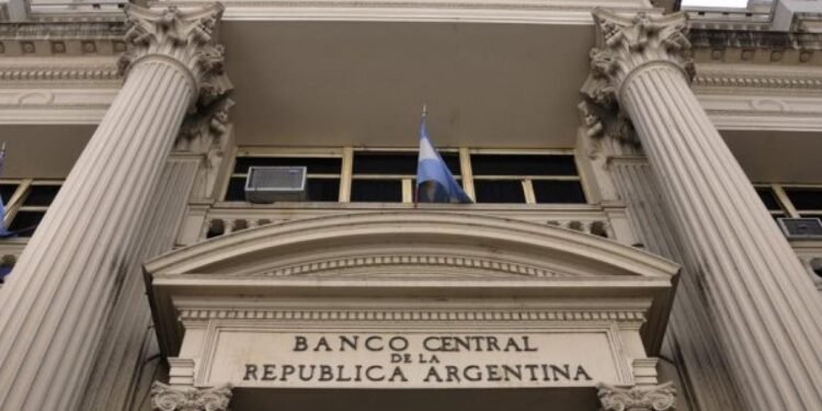 Los bancos deberán dar información estandarizada sobre cuentas de clientes no residentes en el país