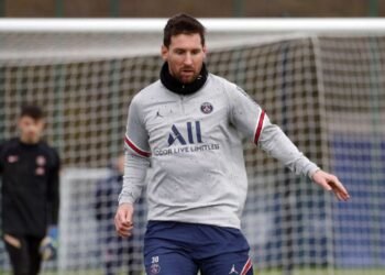 Lionel Messi se entrenó normalmente en el PSG y jugaría ante Lens