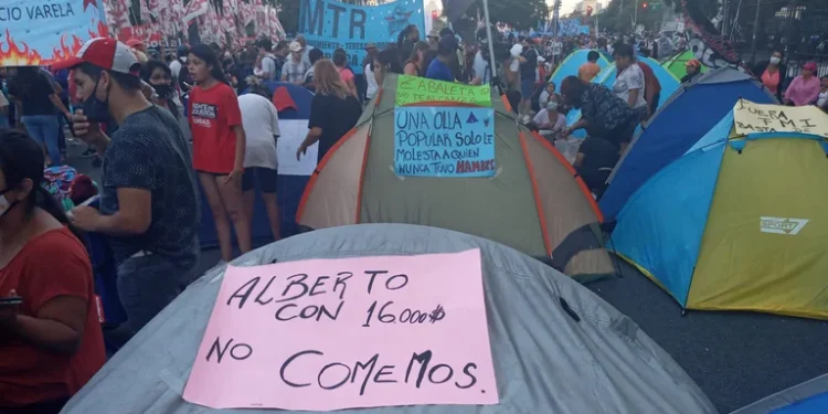 Planes sociales: en abril una familia de cuatro personas puede cobrar $64.200 de asistencia del Estado