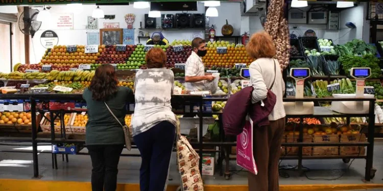 Inflación: advierten que un incumplimiento con el FMI, el ruido político y un nuevo shock podrían empeorar los índices