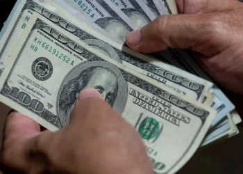 Argentina acumula una inflación de 8,5% en dólares, cuando la divisa está en el mundo en el nivel más alto de los últimos 22 años