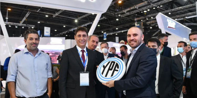 El Gobierno pone en marcha el proceso para un nuevo aumento de tarifas de luz y gas