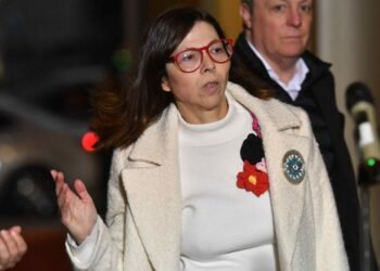 Batakis llega hoy a Washington para reunirse con la titular del FMI