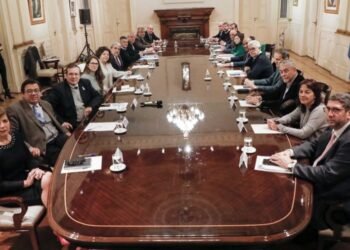 Batakis participó por primera vez de una reunión de Gabinete