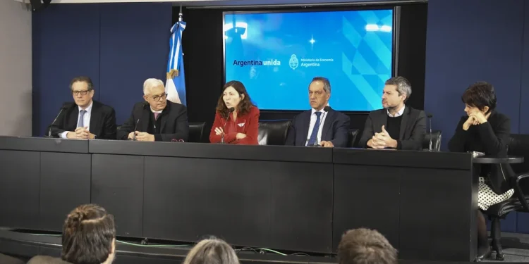 Silvina Batakis descartó una devaluación, prometió equilibrio fiscal y dijo que cumplirá con las metas del FMI