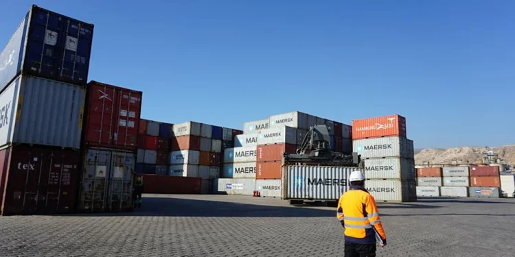 Por la falta de dólares para insumos, las empresas temen un masivo default comercial con sus proveedores del exterior