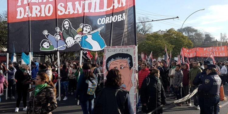 Movimientos sociales vuelven a marchar para pedir un salario básico universal