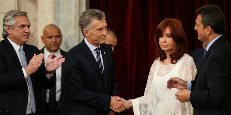 Las señales de Cristina Kirchner y Mauricio Macri que mandaron el diálogo político casi al archivo