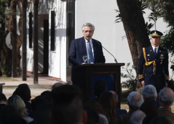 La Cornisa: Alberto Fernández anunció la entrega de 50.000 viviendas, pero sólo terminó 2943