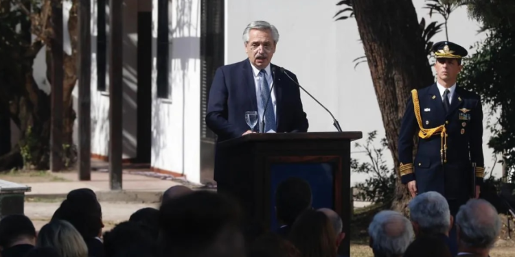 La Cornisa: Alberto Fernández anunció la entrega de 50.000 viviendas, pero sólo terminó 2943