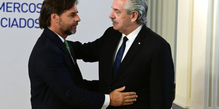 Uruguay lamenta el estancamiento del Mercosur y reconoce las tensiones con la Argentina