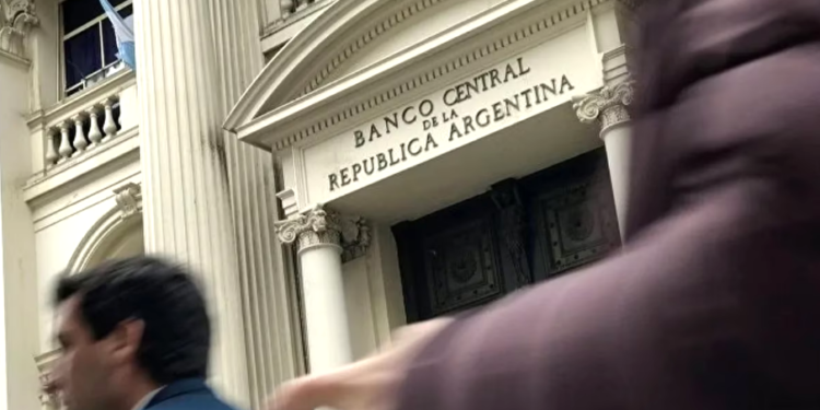 Impulsada por el cepo cambiario, la deuda externa privada creció otro 8,5%