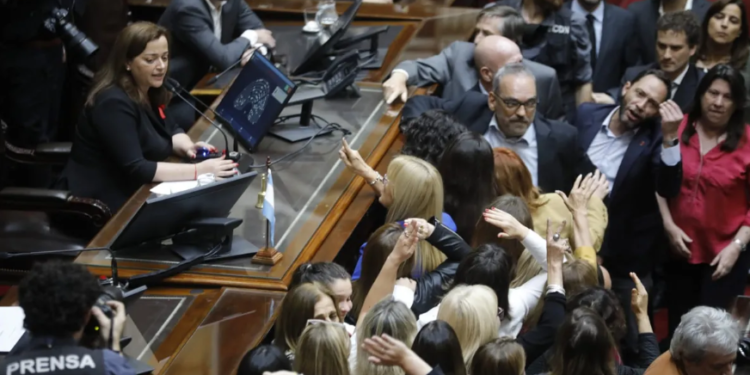 La Cámara de Diputados no se repone del escándalo de la última sesión y hay riesgo de parálisis hasta fin de año