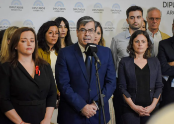 Dos leyes del oficialismo le permitirían al Gobierno acatar el mandato de la Corte