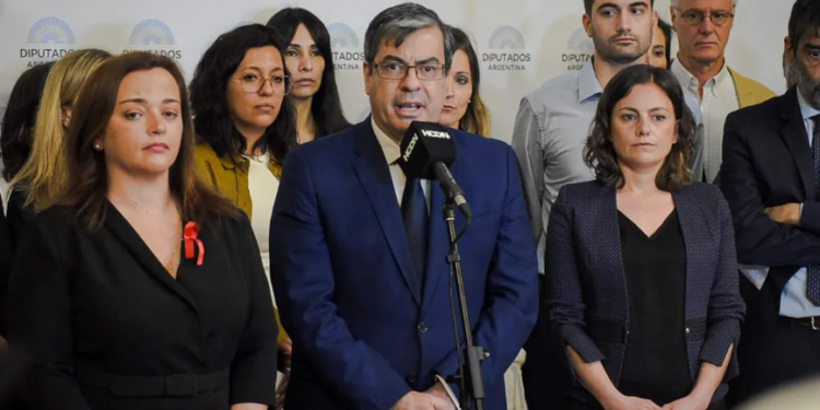 Dos leyes del oficialismo le permitirían al Gobierno acatar el mandato de la Corte