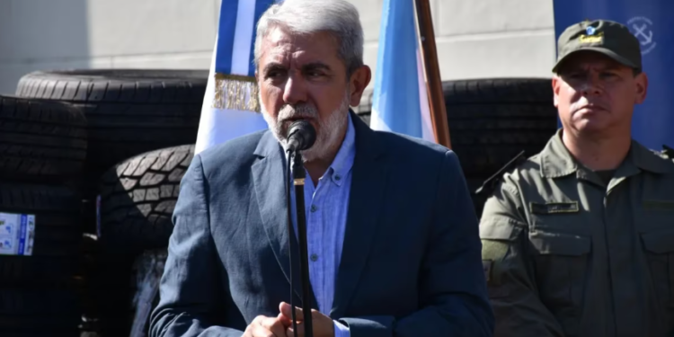 Aníbal Fernández confirmó que compró pistolas Taser y adelantó que la Ciudad también podrá utilizarlas