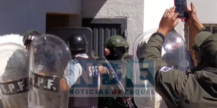 Trasladan a Jones Huala al penal de Esquel y se definió el juez que tiene la causa