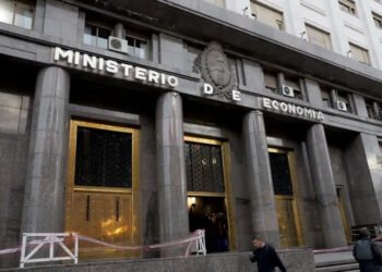 Gasto público: el Gobierno comenzó el año con un fuerte control de las cuentas y cerraría el primer mes con superávit