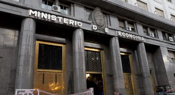 Gasto público: el Gobierno comenzó el año con un fuerte control de las cuentas y cerraría el primer mes con superávit