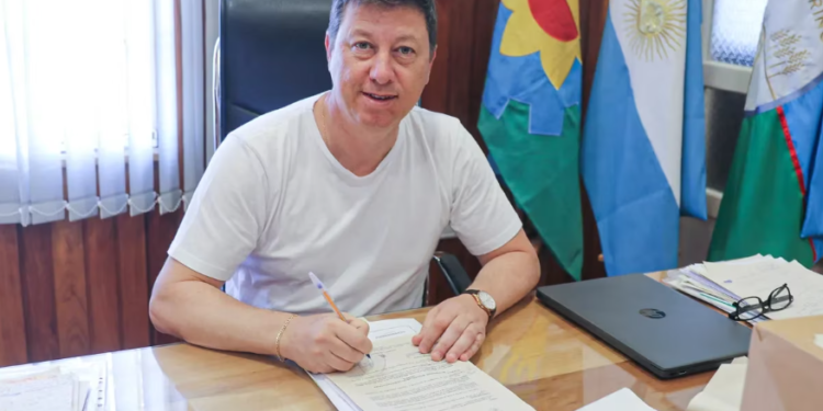 Un intendente dejó de pagar su sueldo y el de los concejales por un recorte de fondos de Kicillof