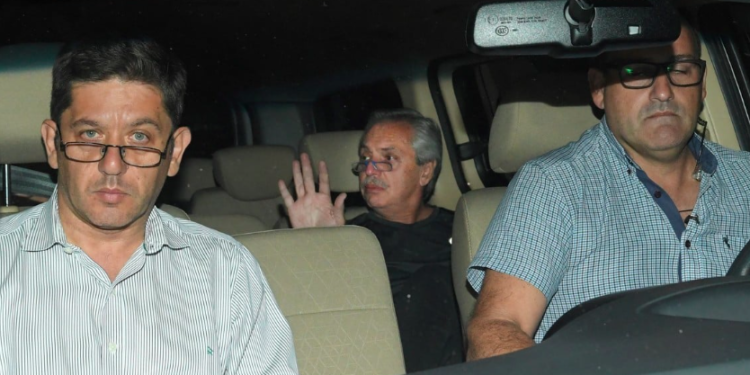 Alberto Fernández fue atendido en el Sanatorio Otamendi por una hernia de disco lumbar