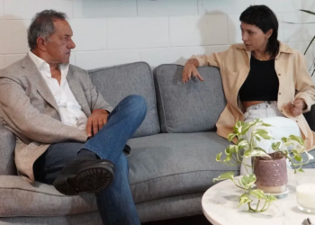 En un guiño al kirchnerismo, Daniel Scioli se mostró con la intendenta de Quilmes