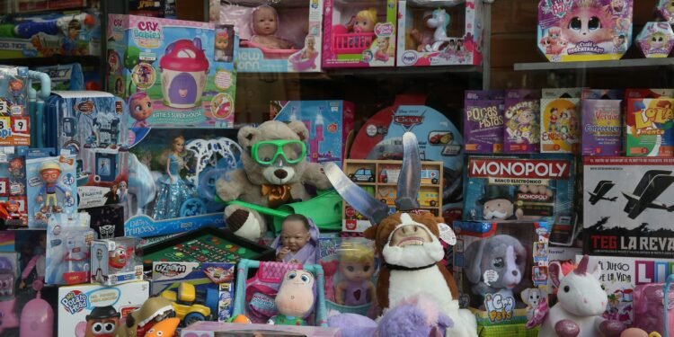 Juguetes, indumentaria y librerías: Descuentos y cuotas para festejar el Día de la Niñez