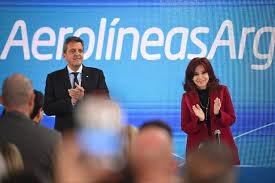 El oficialismo todavía ajusta detalles del sprint final y convoca a funcionarios a defender la precandidatura de Massa