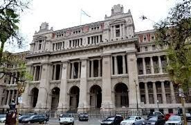 La Corte Suprema le pidió al gobierno el envío urgente de fondos para pagar aumentos salariales