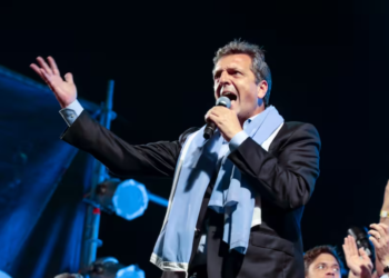 Massa ve la implosión de JxC como una oportunidad, aunque los radicales renieguen de un acuerdo con él