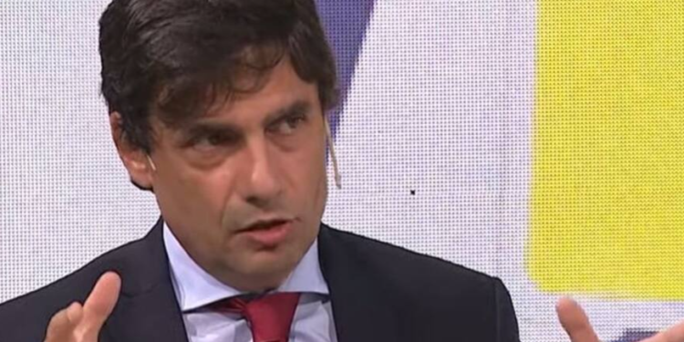 Hernán Lacunza dijo que no vendería YPF y destacó dos virtudes de Javier Milei