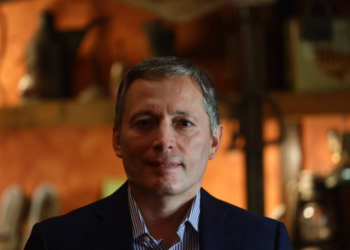 Fernando Gray volvió a la carga y pidió que Alberto Fernández y Máximo Kirchner renuncien al Partido Justicialista tras la derrota
