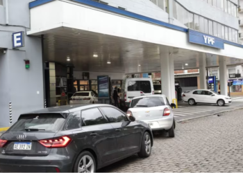 Luego del desabastecimiento de nafta y gasoil, los precios de los combustibles aumentaron hasta 10%