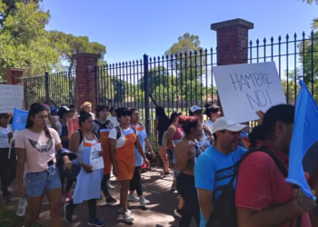 Javier Milei enfrenta la primera protesta frente a la quinta de Olivos
