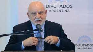 El Gobierno define su estrategia frente al juicio a la Corte para tratar de garantizar la vigencia del DNU