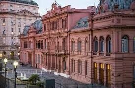 El Gobierno denuncia que empleados de la Casa Rosada pasaban 300 horas extras y cobraban más de $1.200.000