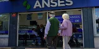 El Gobierno oficializó el pago de un bono de $55.000 a jubilados y pensionados para febrero