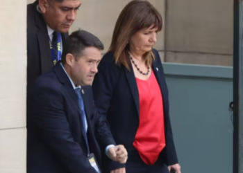 Bullrich vs. la izquierda | La ministra de Seguridad se presentó en Comodoro Py, en la causa por su protocolo antipiquetes
